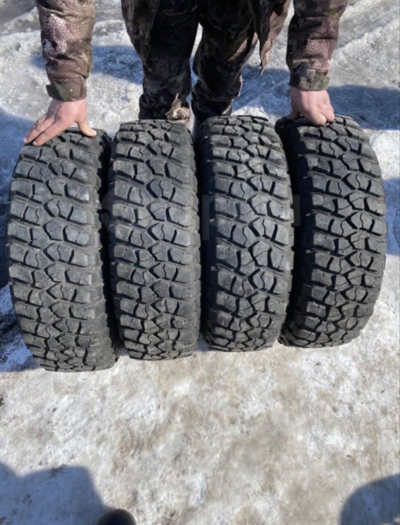 Шина - 270/70/R28